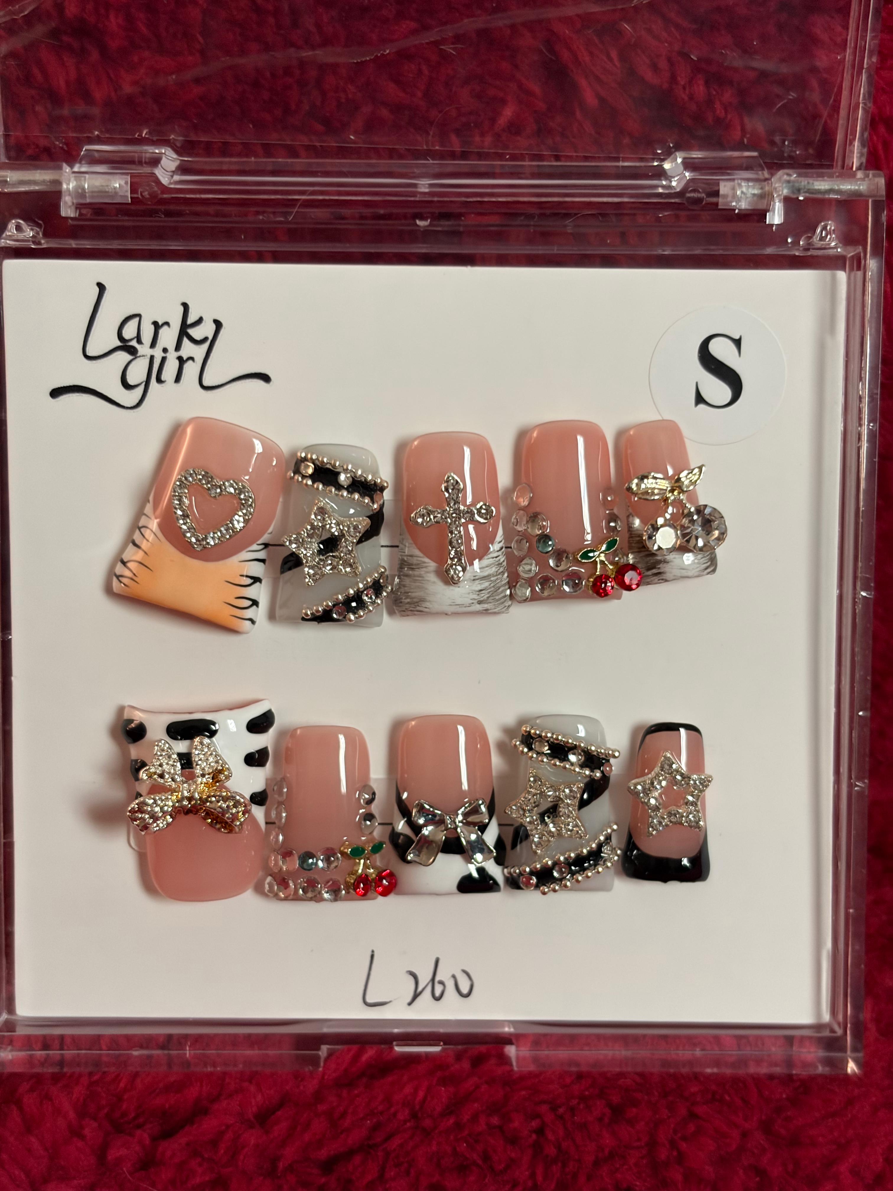 A 4 Press On -Set 3D Nail Art Gallery