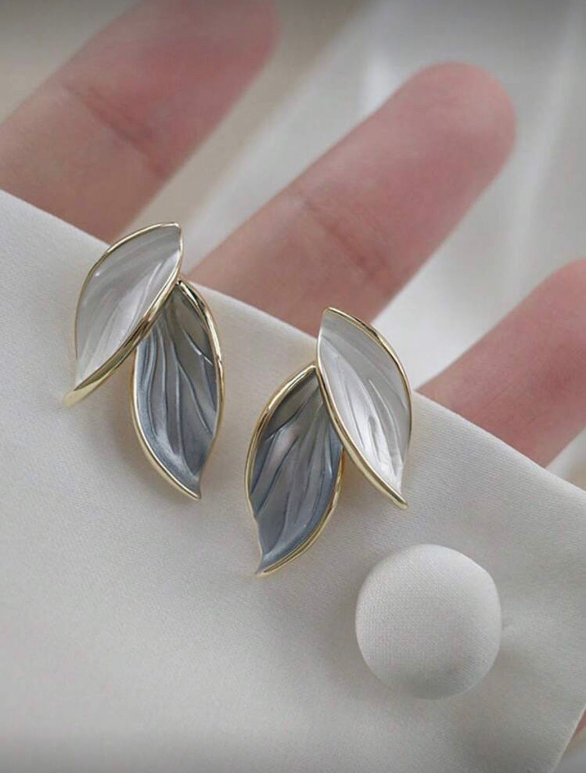 Simple &amp; Delicate Leaf Stud Earrings