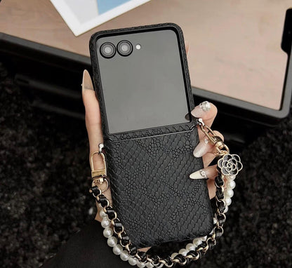 New Snake Skin Side-Mounted Wrist Strap Phone Case, Simple And Business Style, Suitable for Galaxy Z Flip 7