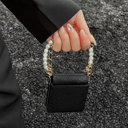 New Snake Skin Side-Mounted Wrist Strap Phone Case, Simple And Business Style, Suitable for Galaxy Z Flip 7