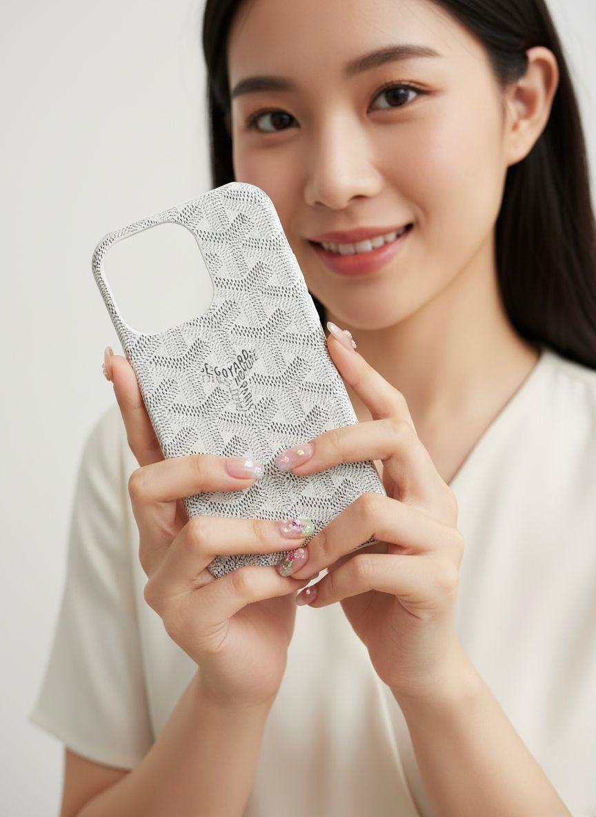 IPhone 15 Pro Max White &amp; Black Goyard Style Case